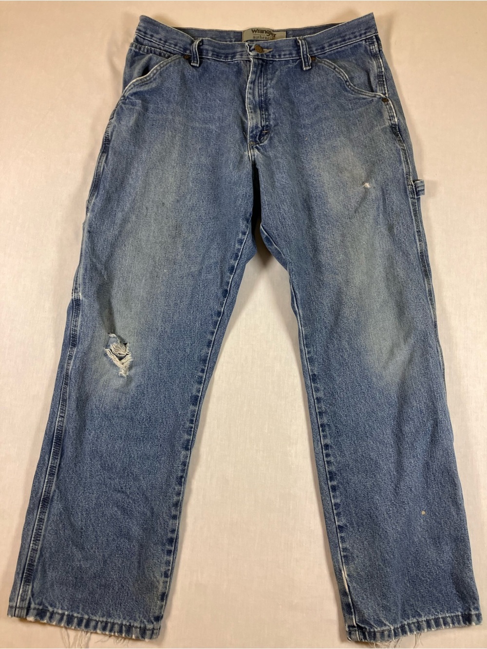 Wrangler Men's Light Blue Relaxed Straight Jeans